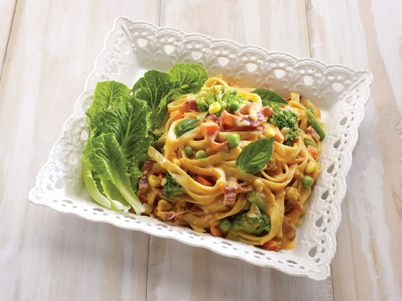 Vegetable Pasta with Spicy Tomato Sauce