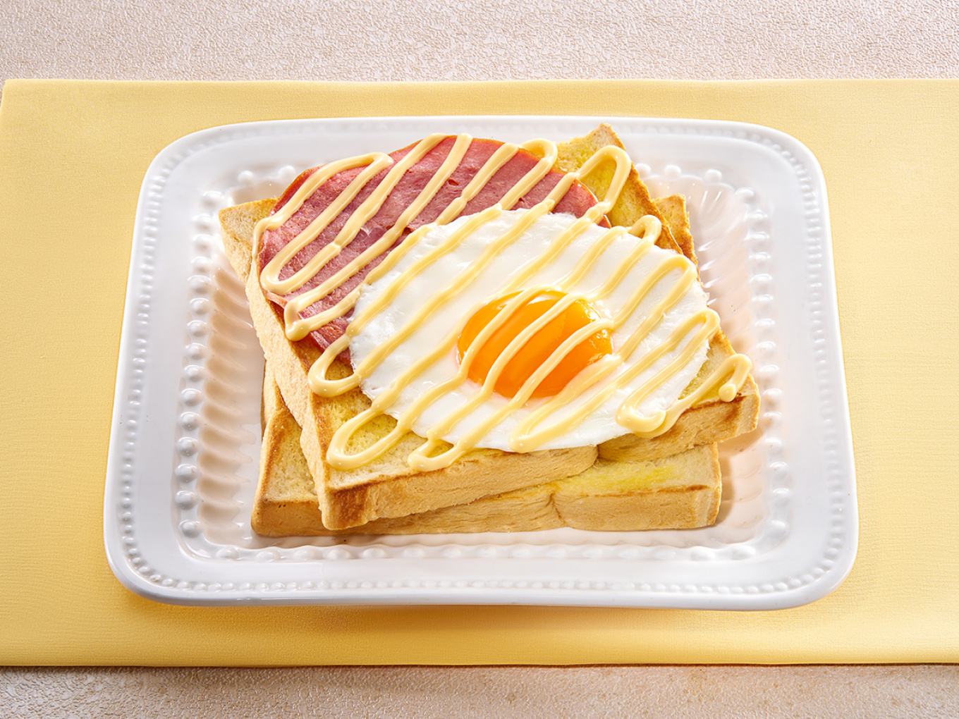 Roti Panggang Telur & Daging Sapi Asap